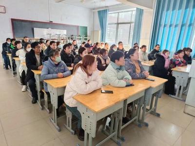 家校攜手，共育未來(lái)——羊里中學(xué)初一級(jí)部成功舉辦家庭教育培訓(xùn)會(huì)